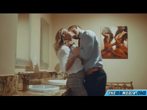 ❤️ Kiam belplena blondulo delogas vin en publika necesejo ❌ Malĉasuloj ĉe eo.hentaibar-com.ru